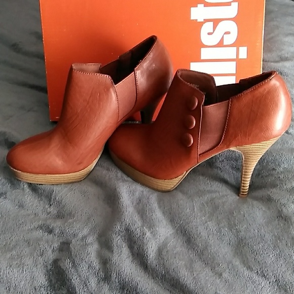 Unlisted Shoes - NIB! Slip On Shoeties by Unlisted
